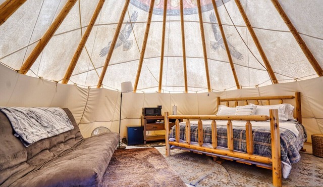 King Bed & Private Bath - Black Hills Eagle Tipi