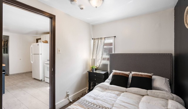 King Bed | Private Parking | Strong WiFi