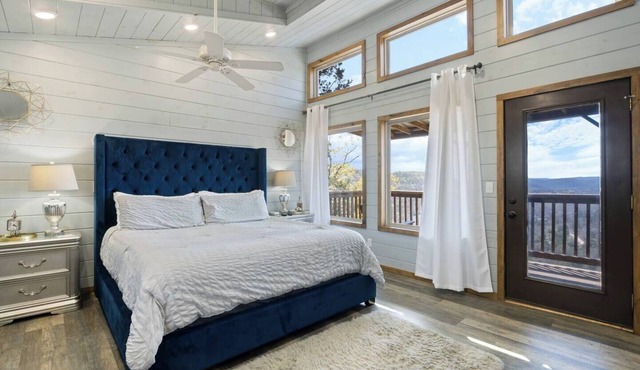 King Bed, River View, Jetted Tub