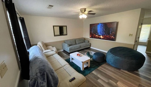 ✨ ⚡️ ☄️King Beds, 86" RokuTV, Massage: Comfort Haven