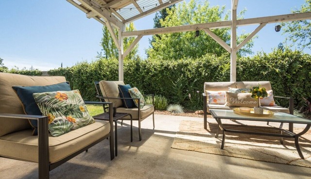 King Beds! - Clean and Spacious 5 bed 3 bath home