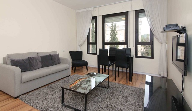 King David Elegance - Two Bedroom Apartment, Sleeps 4