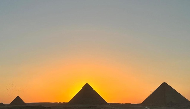 King Khafren Pyramids View Palace