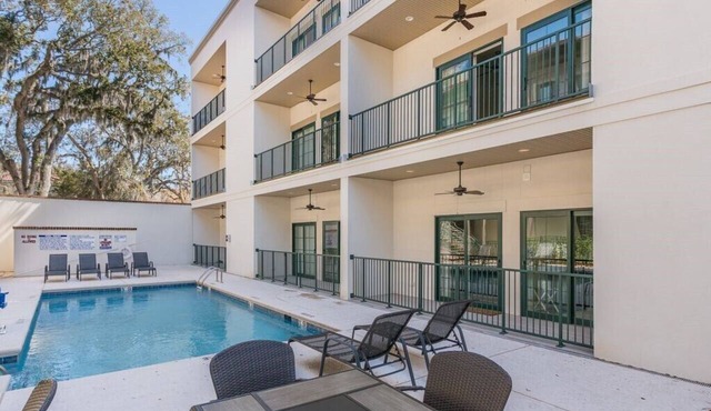 King one-bedroom condo w/pool in the SSI Village area Unit 2205
