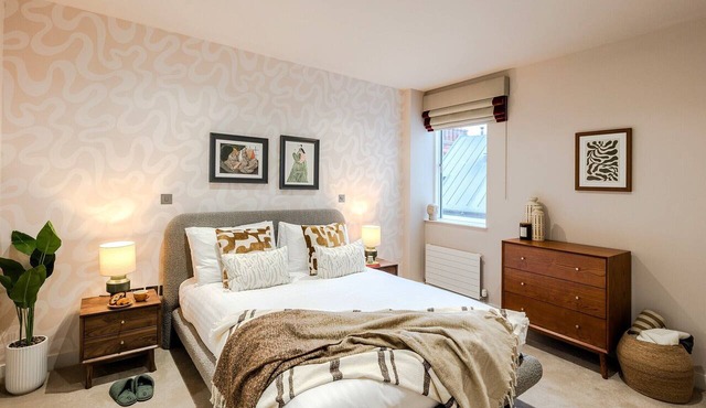 King's Cross | 1 Bedroom Apartment (Balcony)