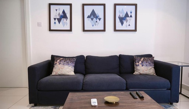 King Size Bed & 129 Mb Data Speed 1BR en suite with pool at Embassy Gardens, Cantonment, Accra