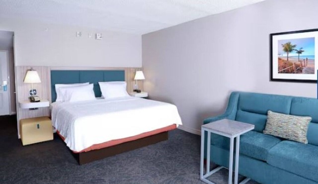 King Size With Sofa Bed | Work & Relax Space + Breakfast Included!