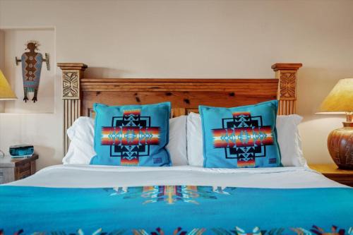 King studio with shared hot tub and breakfast included