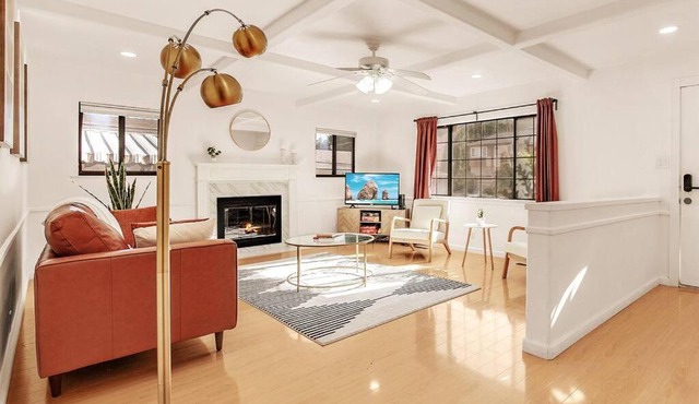 King Suite, 5 Queen beds Spacious Modern Home