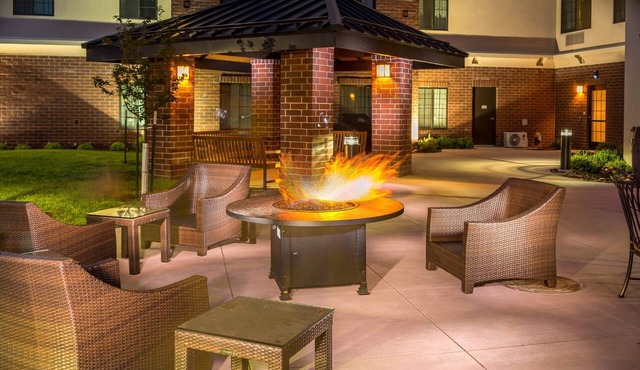 King Suite. Free Breakfast Buffet. Pool & Gym Access. Amazing Location!