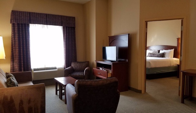 King Suite. Free Breakfast. Gym. Great for Business Travelers!