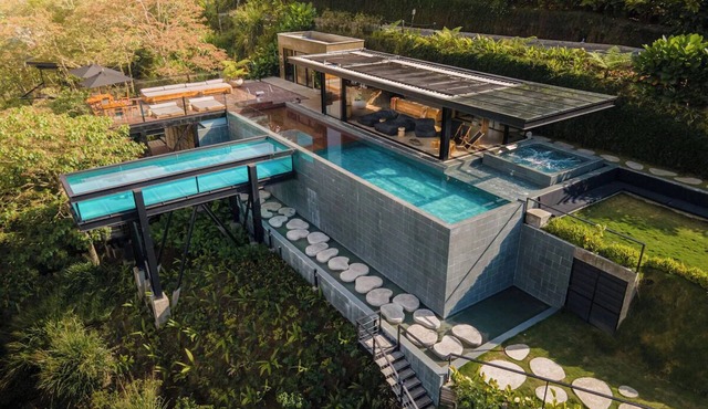 King Suite Perfect for Bird Watching in Peaceful Forest Setting w/Onsite Pool