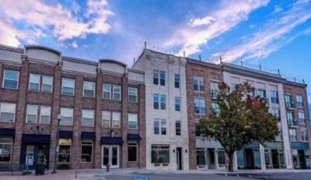 King Suite with Twin Loft – Family Friendly