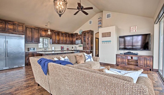 Kingston Cabin with Easy Access to Lake Texoma!