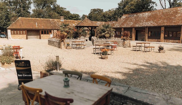 Kingston Country Courtyard