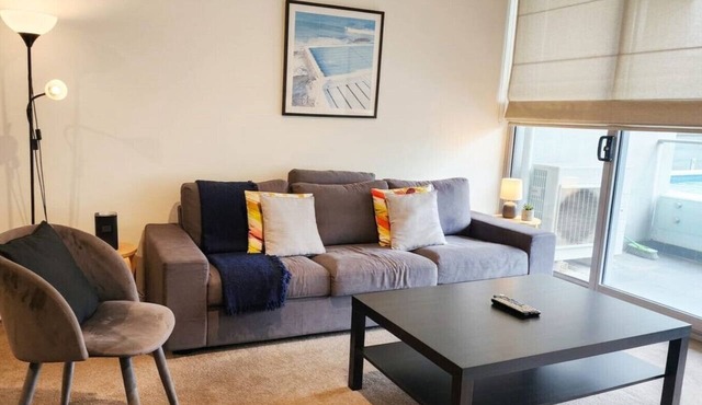 Kingston Foreshore Flat with Garden View