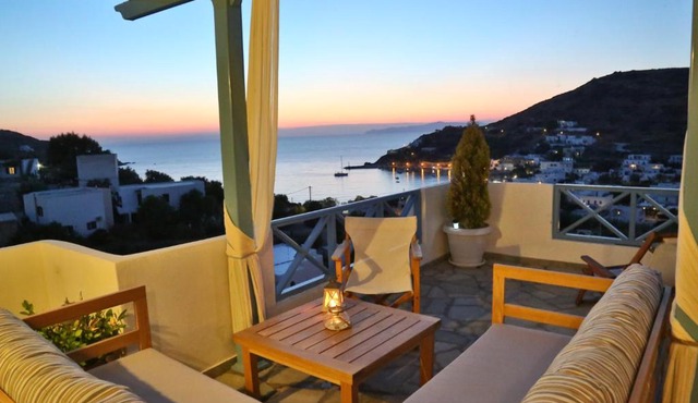 Kini Bay