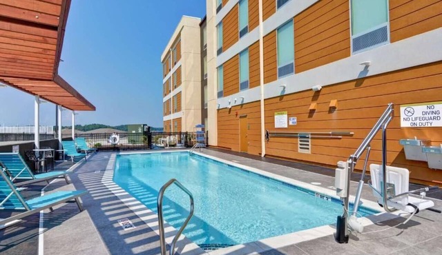 Kitchen Queen Studio 0.1mi to Lake Hamilton Marina w/Pool & Hot Breakfast