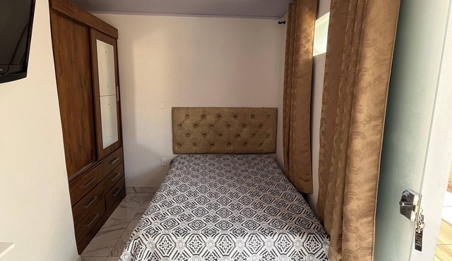 Kitchen with easy access to downtown and Del Rey shopping mall.