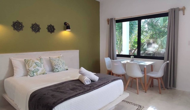 Kitchenette · Sleeps 4 · 1 Block to Beach · Casa 5