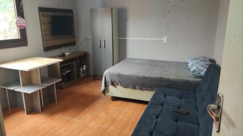 Kitnet geminada próximo da praia