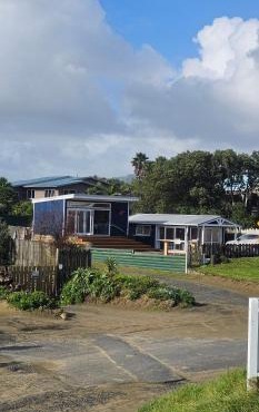 Kiwi Bach - Beachfront & Sunsets