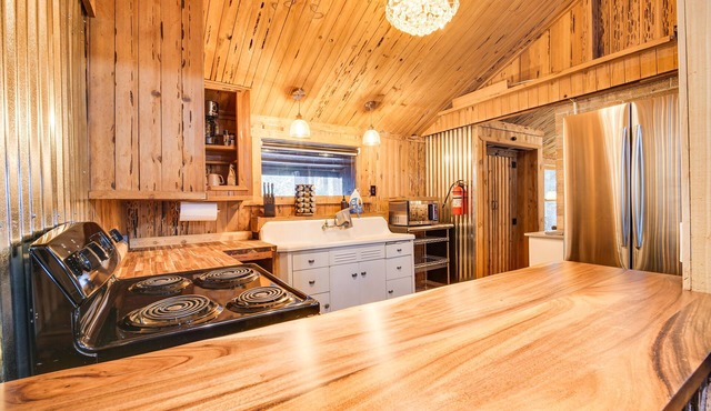 Klamath Falls Cabin w/Private Sauna & Fire Pit!