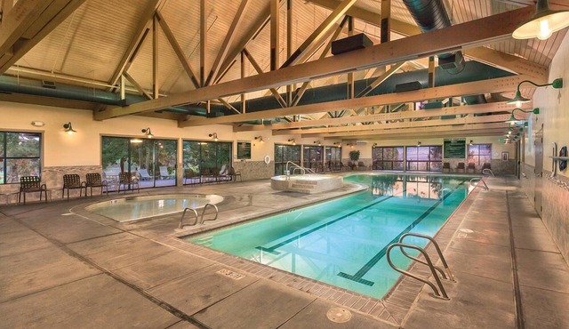 Klamath Falls | Romantic Golf Retreat | Pool + Golf