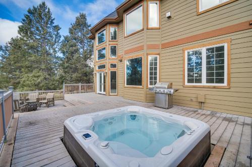 Klamath Falls Vacation Rental w/Resort Amenities!