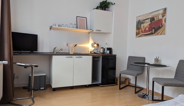 Kleines Studio mit Küchenzeile und Bad, Zentral, Barrierefrei