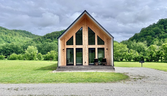 Knob Hill at Three Suns Cabins/River/Beach/Hot Tub/Romantic
