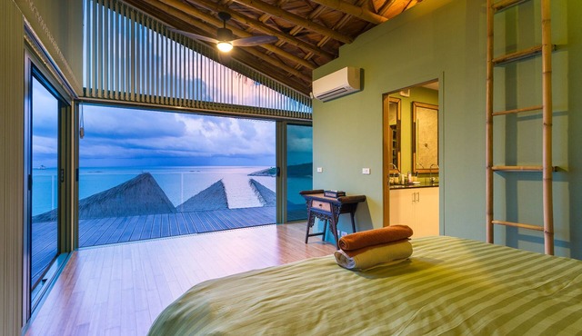 Koh Samui Dramatic Oceanfront Villa w/180° Seaview