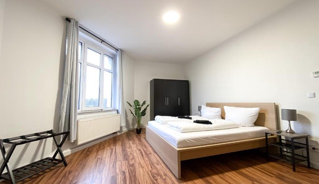 Komfortables Apartment nah an Porsche & Flughafen - Schreibtisch, sehr schnelles Internet & Queensize-Bett