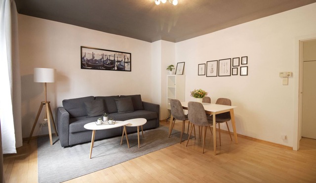 [Königstraße] - Bright apartment in the heart of Stuttgart Ost
