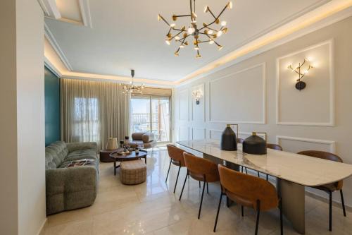 Kosher 4 BR Apartment in Sarei Israel Blvd with Mamad
