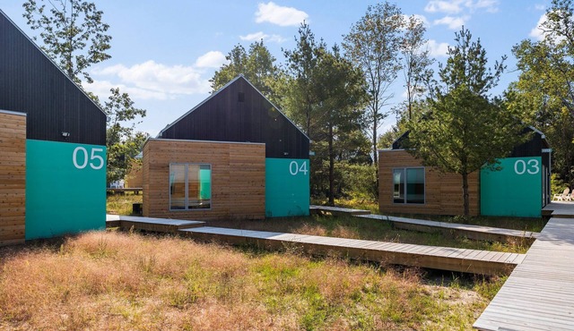 KOTI 4 (Two Bedroom) Traverse City's Scandinavian Cabins, vacation home on TART & mins to Traverse C.