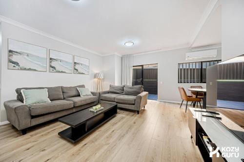 KozyGuru | Penrith | Spacious Ground Floor Gem