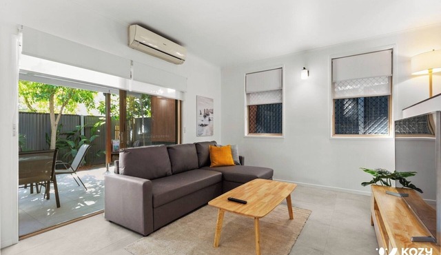 KozyGuru | Spring Hill | Cosy 1 Bed1Bath