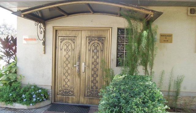 Kriscane Suites