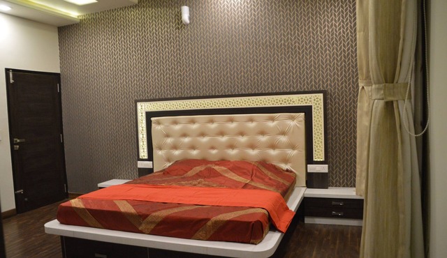"Krishan kunj vacation home"Luxurious centrally located 4BHK Homestay Apartment