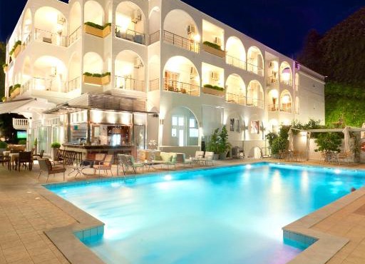 Kronos Hotel