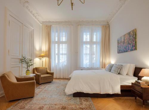KuDAMM Charming Old Home,4-9 ppl,Family Friendly,Wifi,Savignyplatz