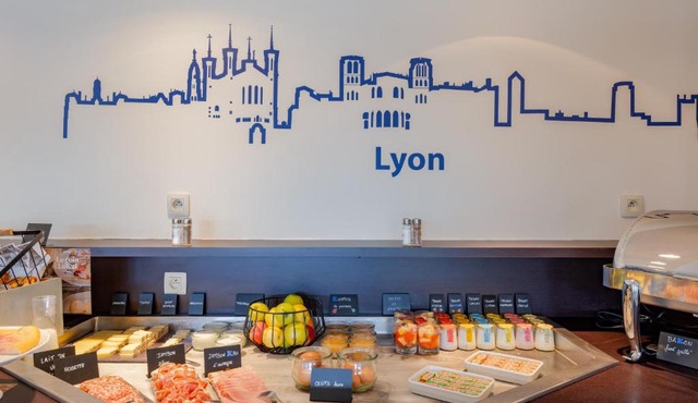 Kyriad Lyon Est - Saint Bonnet De Mure