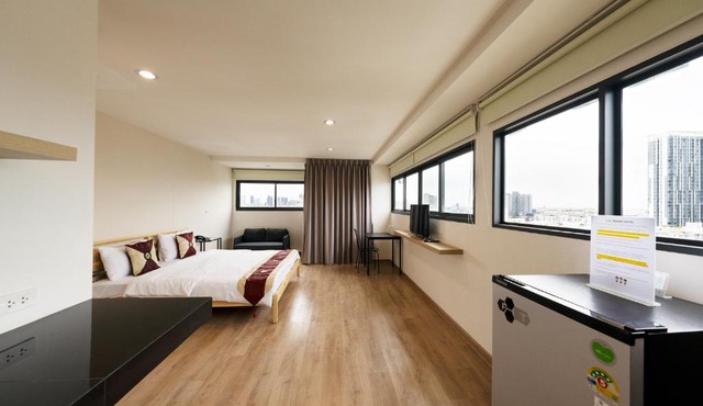L.A. Tower Hotel