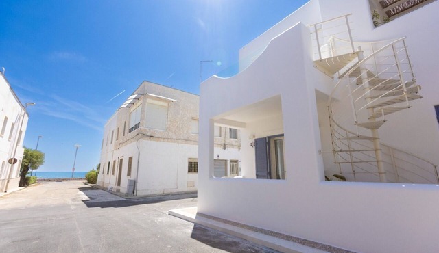L 'Angolo di Dora Charming, comfortable home, a few steps from the sea