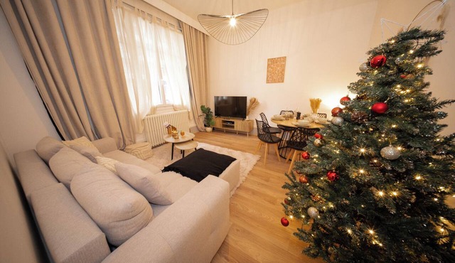 L'Élégance - Cozzy & Chill (2-bedroom apartment with parking)