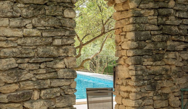 L'Evasion: Authentic Provencal farmhouse with pool for rent in Provence