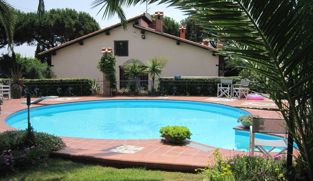 L'ULIVETA DEL LUSCHI VILLA, PISCINA E CAMPO DA TENNIS, WI-FI, PET FRIENDLY