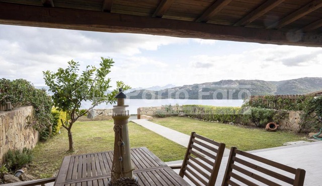 L324 - Bilocale con giardino e vista mare panoramica a Porto Mannu