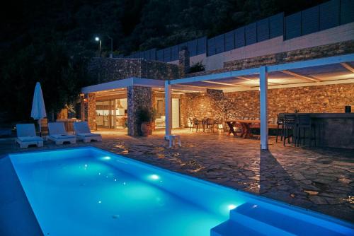 La Bella Villa - Cliffside Infinity Pool and Sunsets
